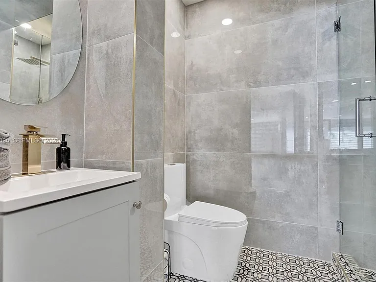 1141 N Northlake Dr — Photo 57