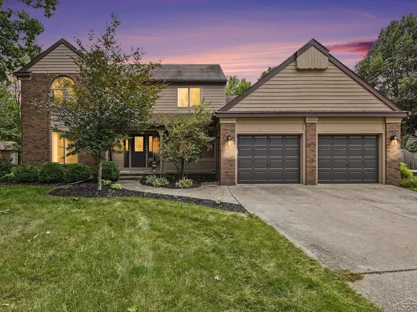 6102 Oak Meadows Ct, Midland, MI 48640