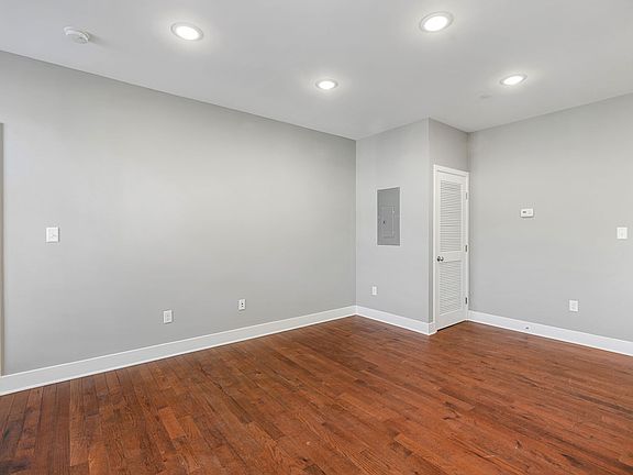 5th image of 170 W Washington St #202