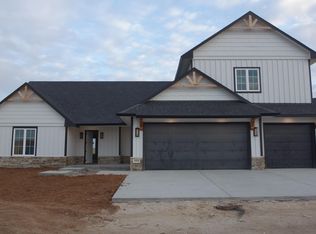 1522 N Emerald Valley Dr, Mulvane, KS 67110