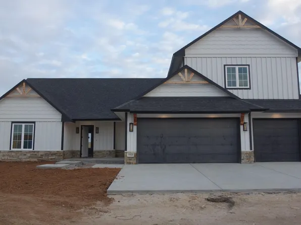 1522 N Emerald Valley Dr, Mulvane, KS 67110