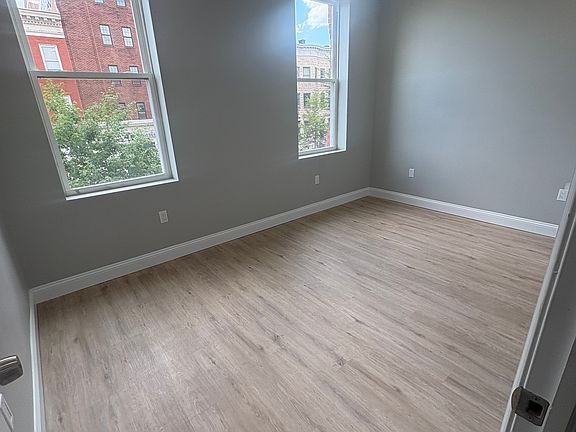 5th image of 2105 Maryland Ave #404