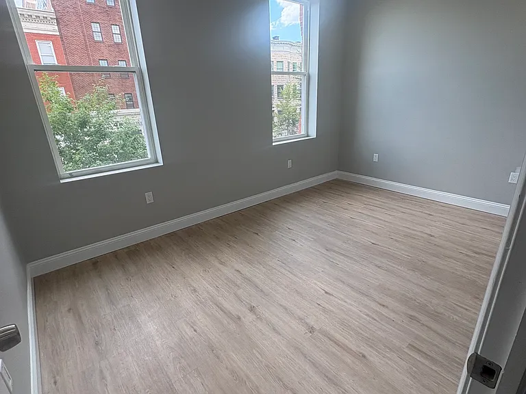 2105 Maryland Ave #404 — Photo 5