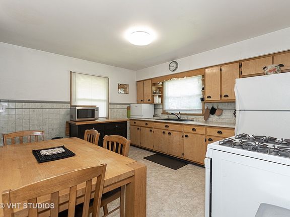 3rd image of 913 W Park Ave