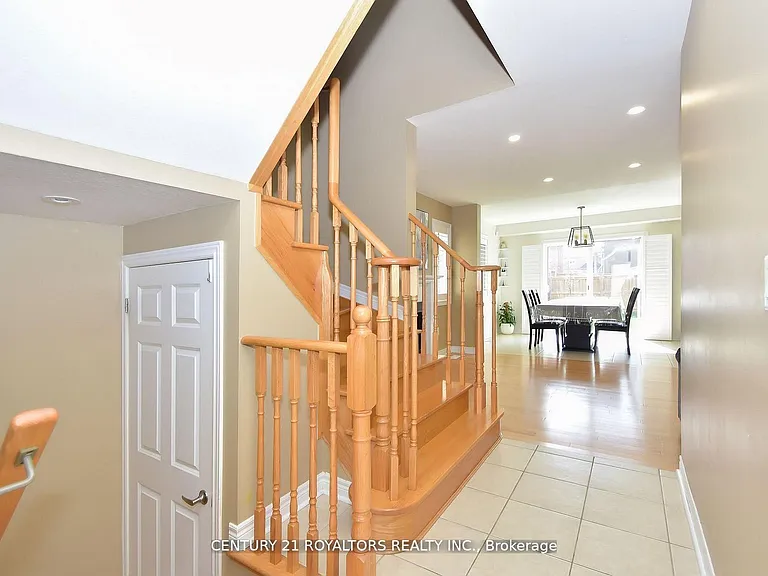 386 Thompson St — Photo 3