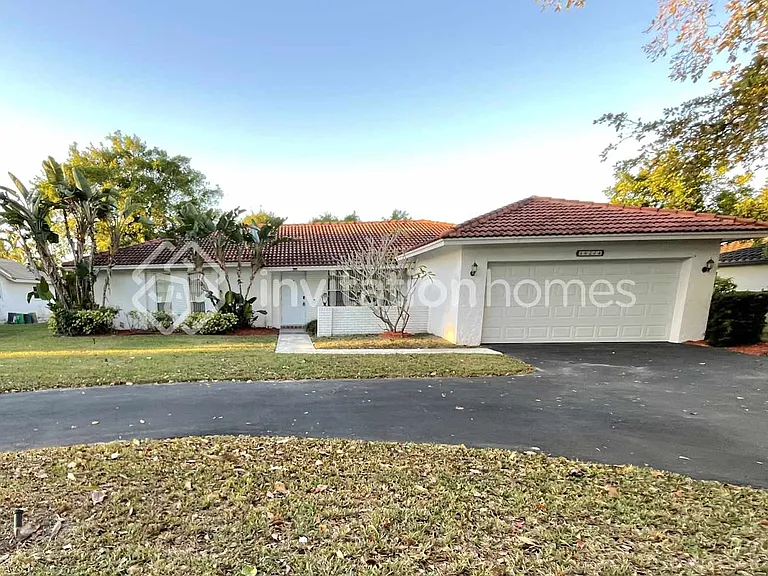 10274 Ramblewood Dr — Photo 1