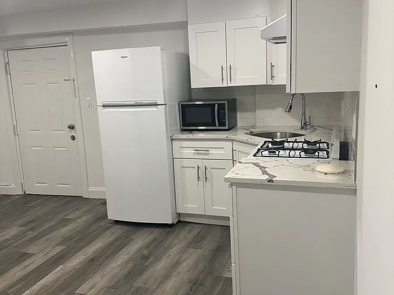 52 Lincoln Ave #1B — Photo 3