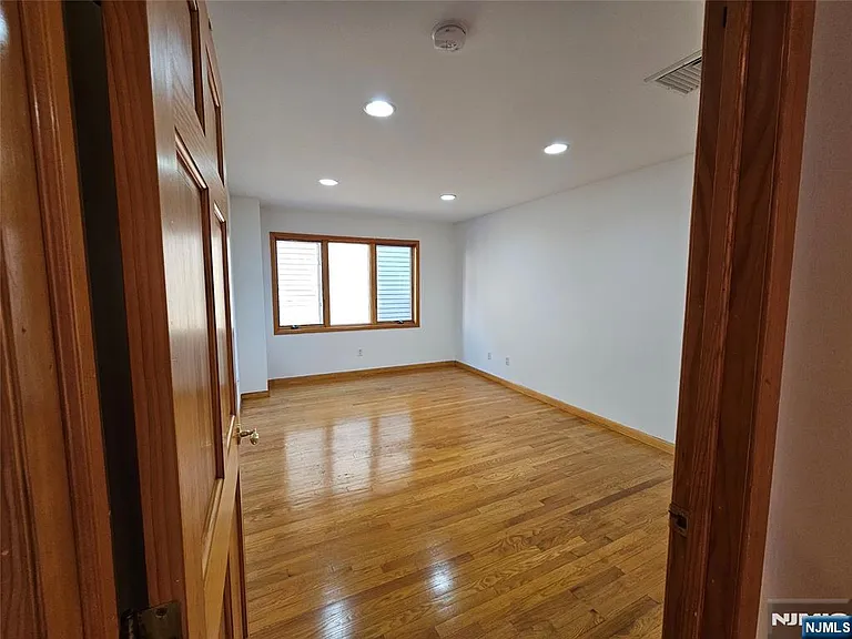 120 Johnson Ave — Photo 17