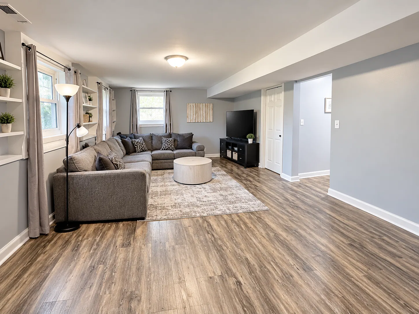 5 bed, 1897 sqft, $2,550 — Photo 3