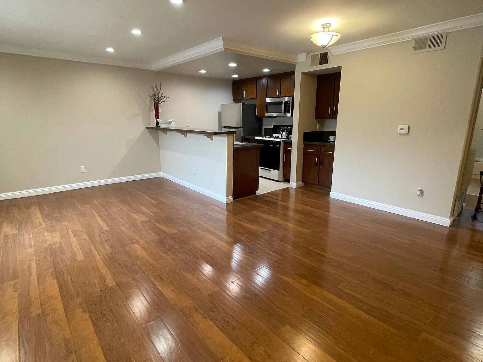 12335 Riverside Dr — Photo 1