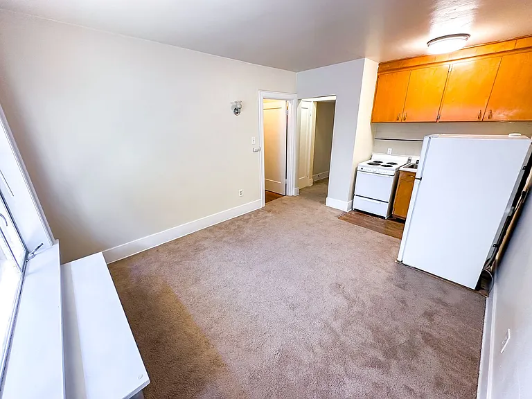 4718 11th Ave NE — Photo 5