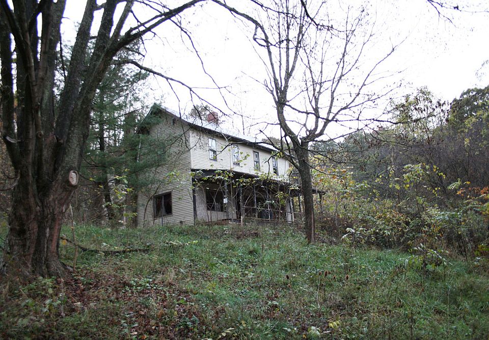 2nd image of 19131 Laurel Run Rd