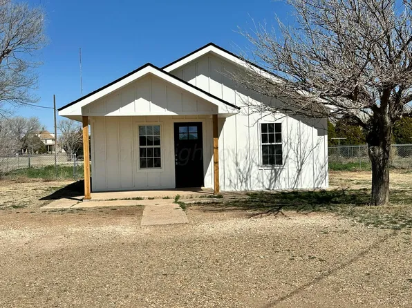 1106 Coke St, Vega, TX 79092