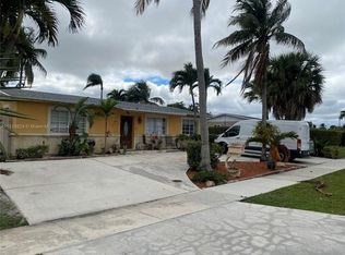 8520 NW 177th St, Hialeah, FL 33015