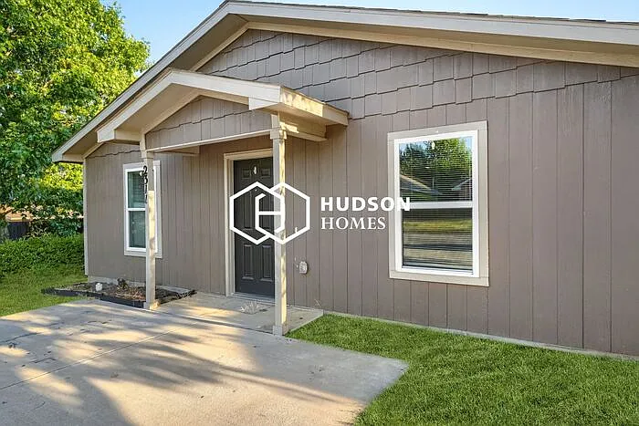 3 bed, 1.0 bath, 1200 sqft, $1,395 — Photo 3