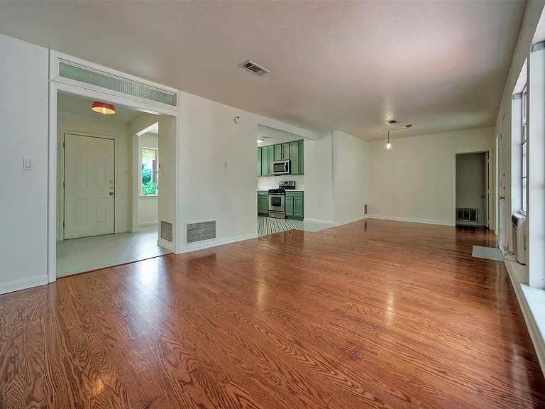 1803 Pearl St — Photo 9