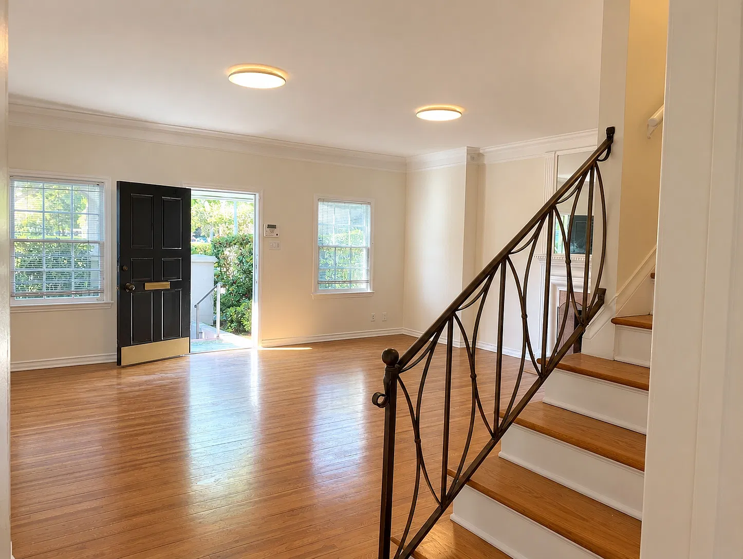 3 bed, 2.5 bath, 2100 sqft, $6,495 — Photo 3