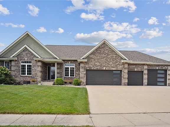 2nd image of 4124 NE Hillcrest Ct