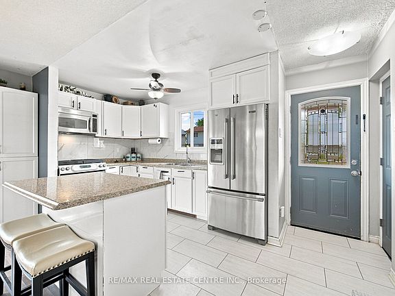 3rd image of 44 Grand Valley Dr