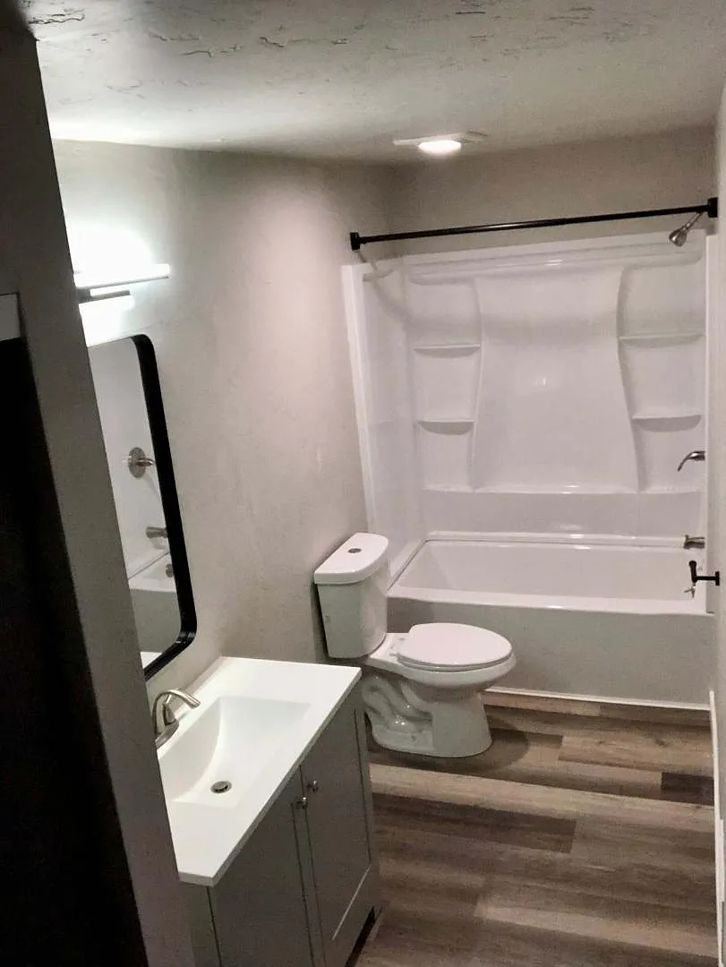 2342 W Glendale Ave — Photo 4
