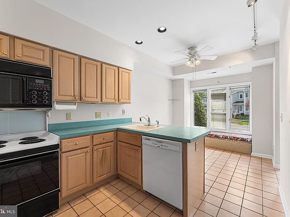 5th image of 1204 Oyster Cove Dr