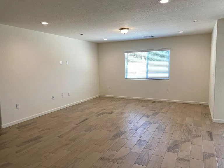 1975 W Escher Dr — Photo 3