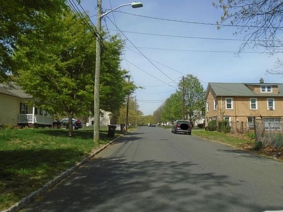 Exterior Neighborhood (street photo)