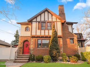 63 Riegelmann St, Staten Island, NY 10302