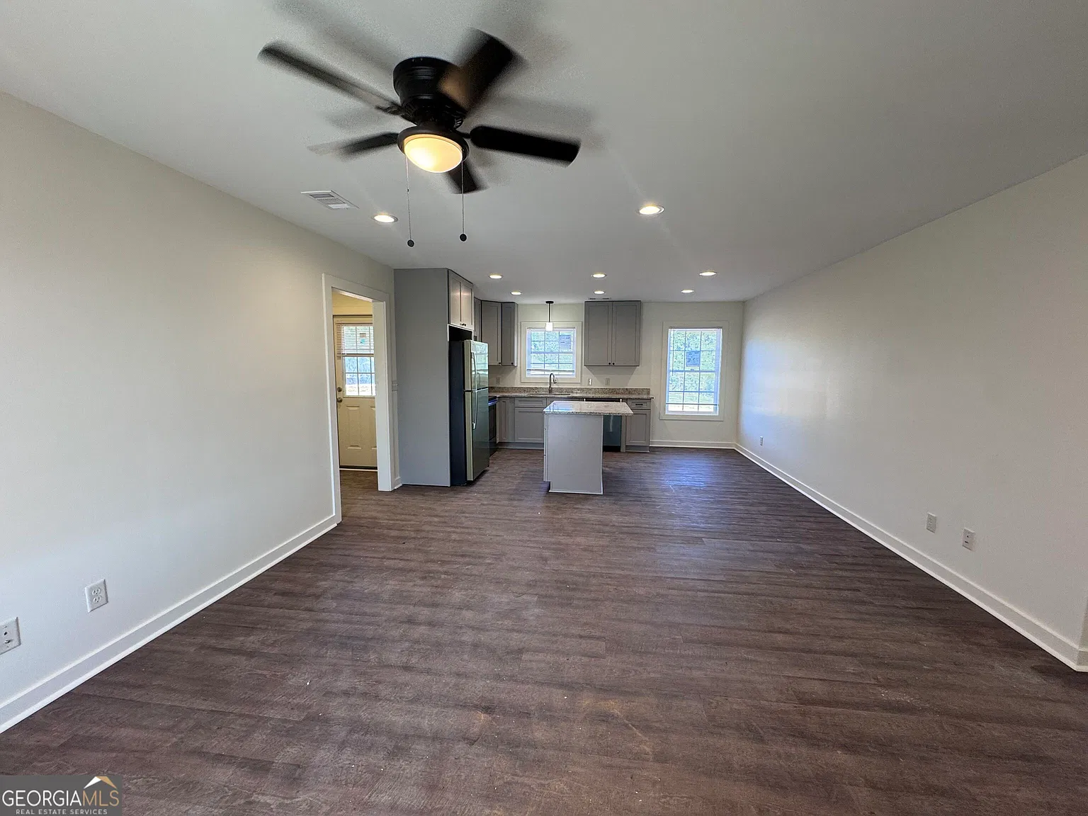 3 bed, 2.0 bath, 1285 sqft, $1,650 — Photo 2