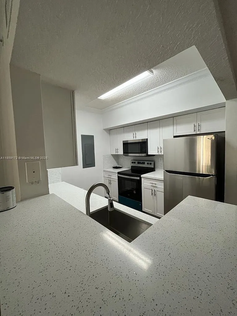 2 bed, 1179 sqft, $2,450 — Photo 2