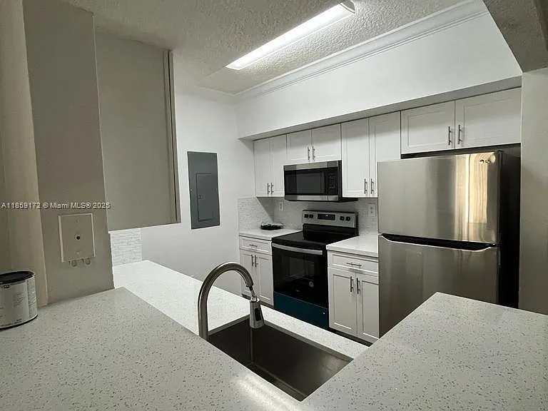 215 SW 117th Ter — Photo 2