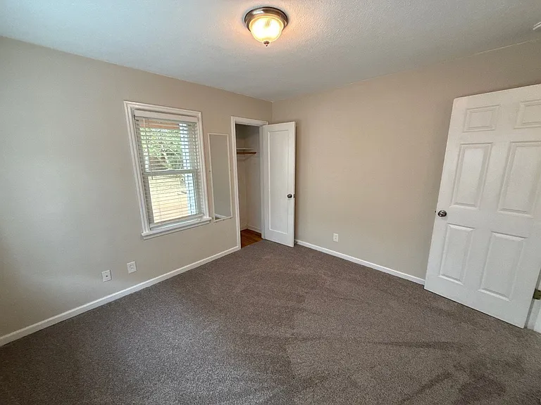 4627 Thorman Ave NE — Photo 16