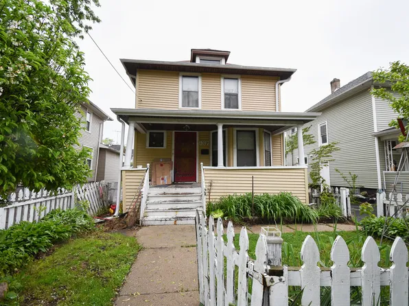 937 N County St, Waukegan, IL 60085