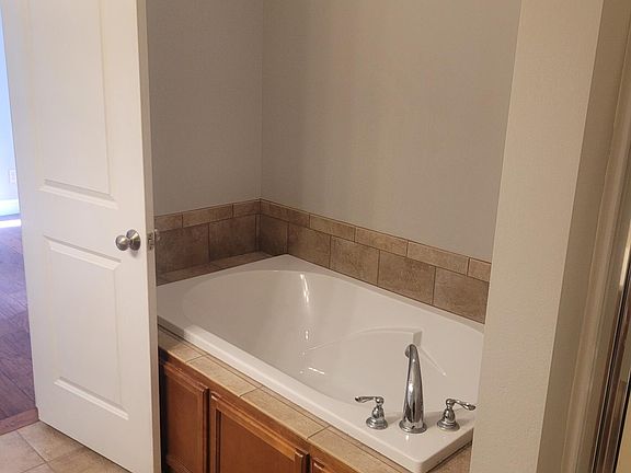 3rd image of 130 Winterfield Cir