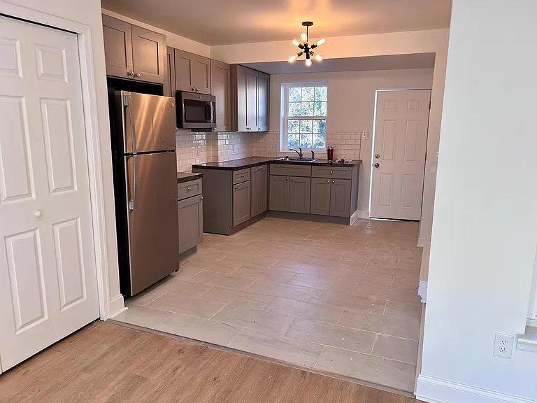 263 E Penn St — Photo 8