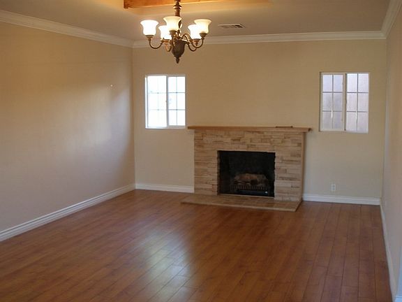 2nd image of 324 S Parish Pl