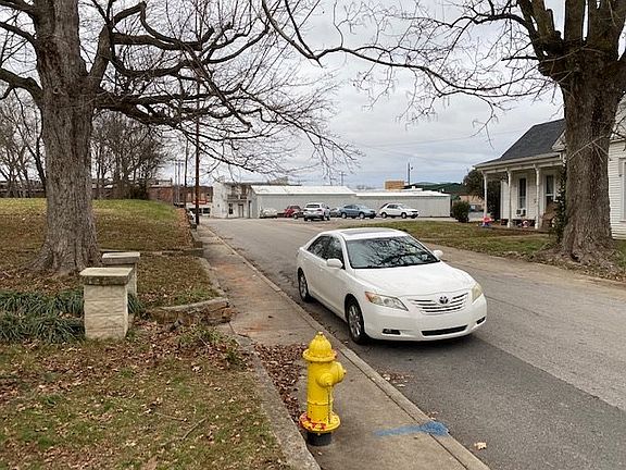 3rd image of 114 Cave St