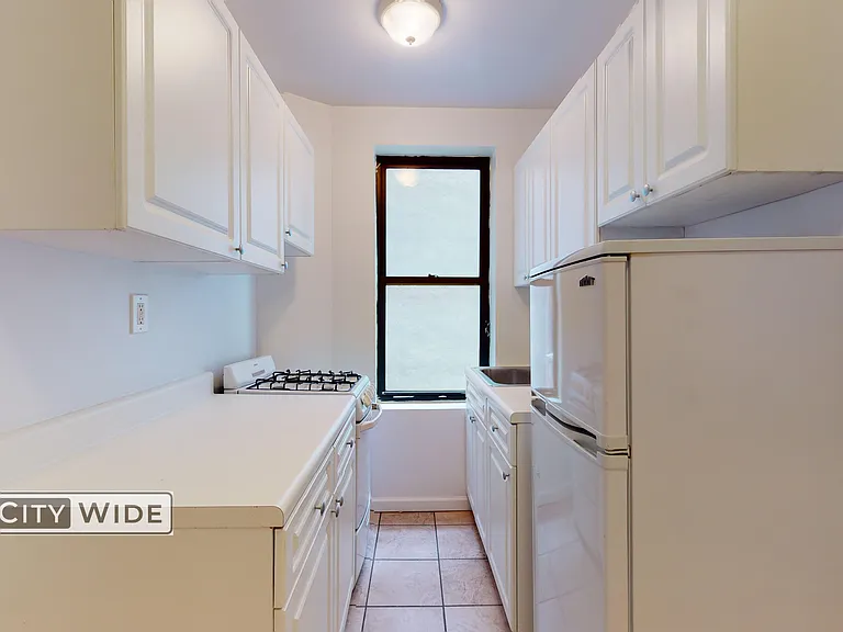 411 E 70th St #3F — Photo 4