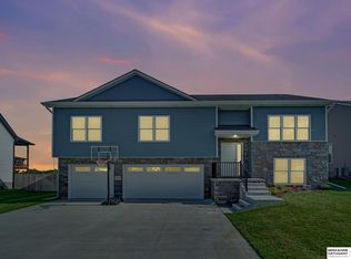 7824 Nicole Ln, Lincoln, NE 68516