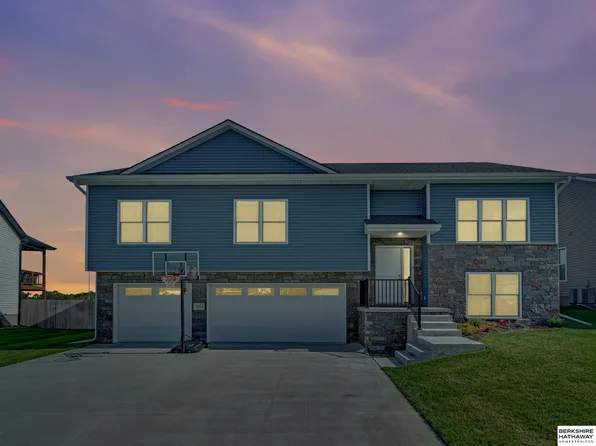 7824 Nicole Ln, Lincoln, NE 68516