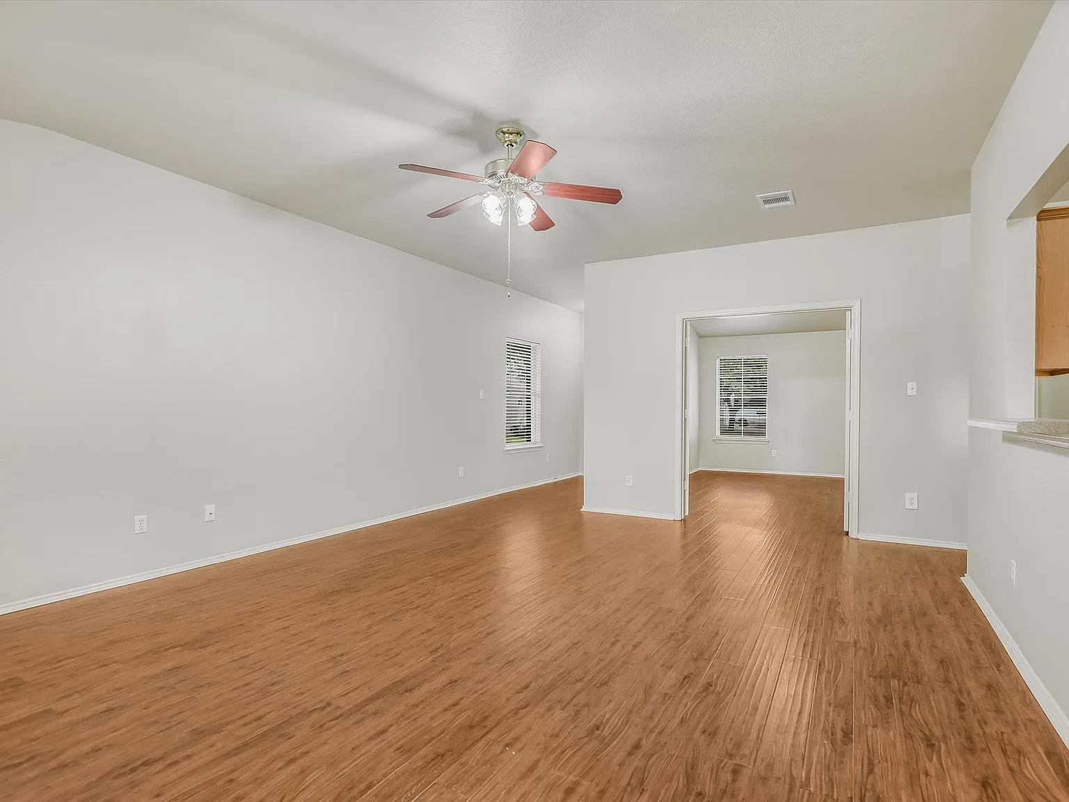 3 bed, 2.0 bath, 1695 sqft, $1,950 — Photo 4