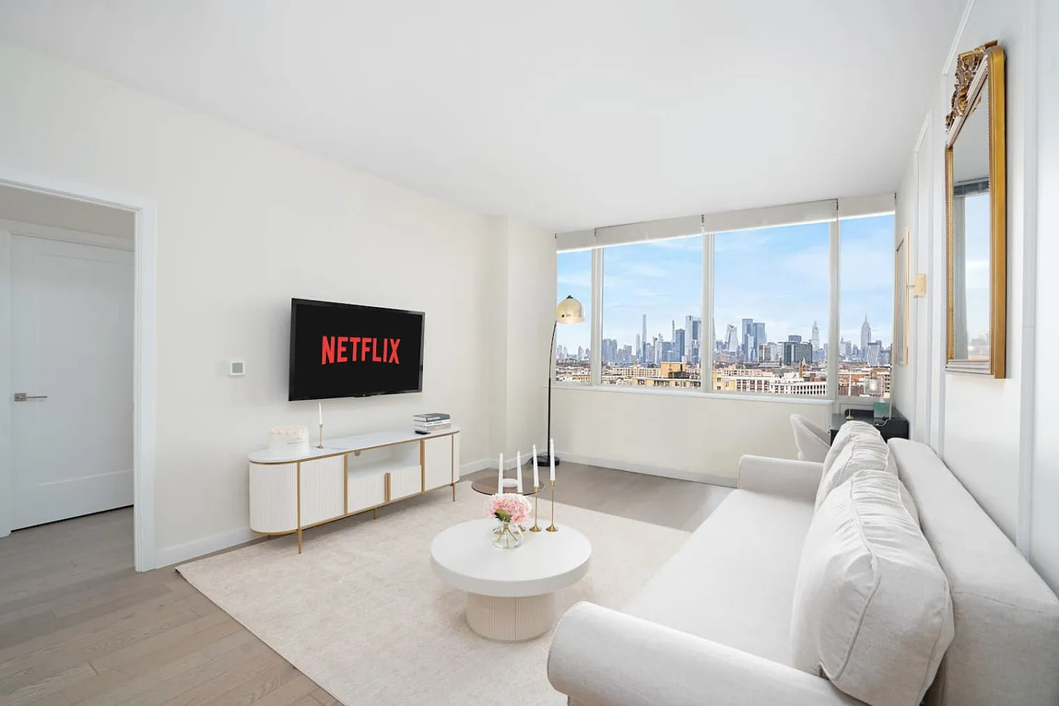 1 bed, 1.0 bath, 742 sqft, $7,101 — Photo 2