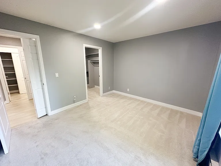 1076 Yarwood Ct — Photo 12