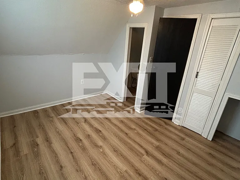 406 Hawthorne Dr — Photo 8