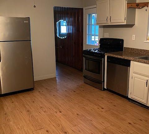 4th image of 917 Hillcrest Ave #0