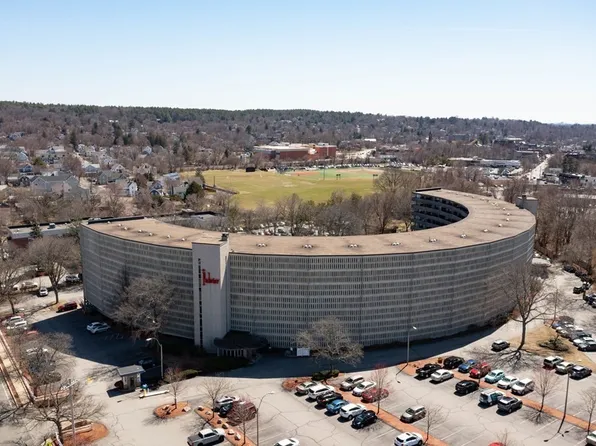 200 Swanton St APT 430, Winchester, MA 01890