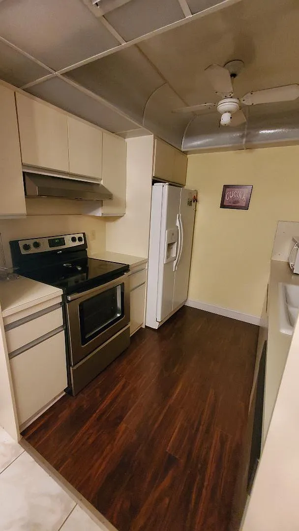1 bed, 1.5 bath, 861 sqft, $1,600 — Photo 3