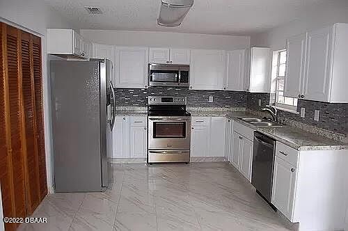 5th image of 920 Hartford Ave