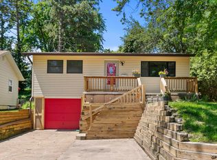 1230 Cole Creek Dr, Omaha, NE 68114
