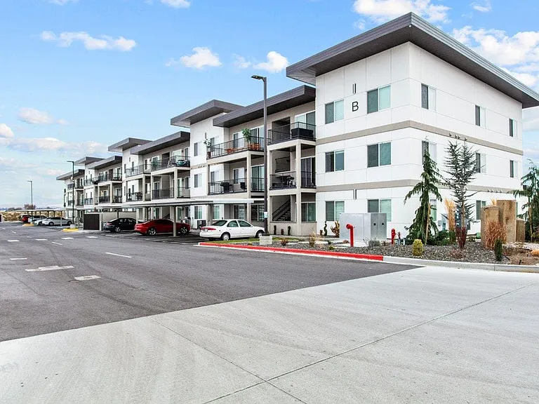 Columbia River Walk Apartments — Photo 28